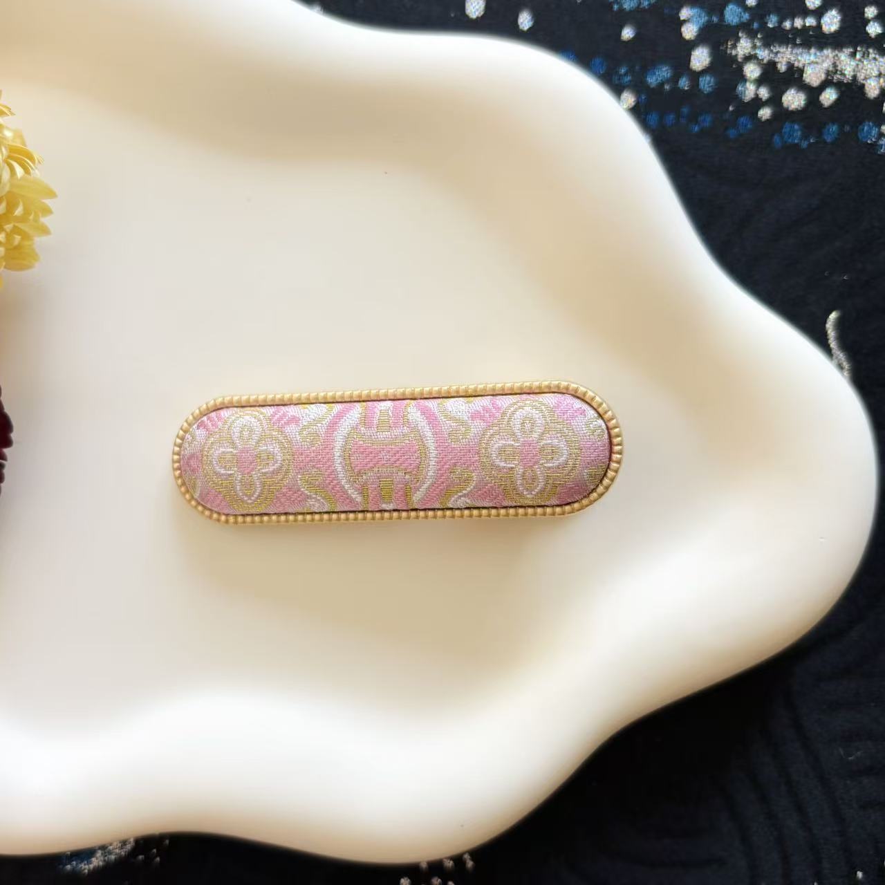 Biscuit Bar Hair Clip